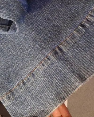 Detalle de costura en tela vaquera, hecho por Tamara, costurera en Mairena del Aljarafe