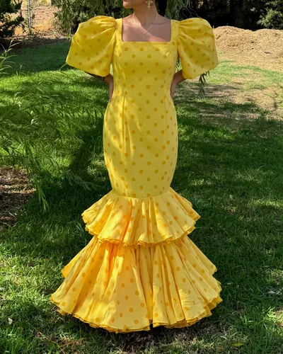 Traje de flamenca amarillo de lunares con mangas abullonadas, hecho por Laura, costurera en Distrito Norte